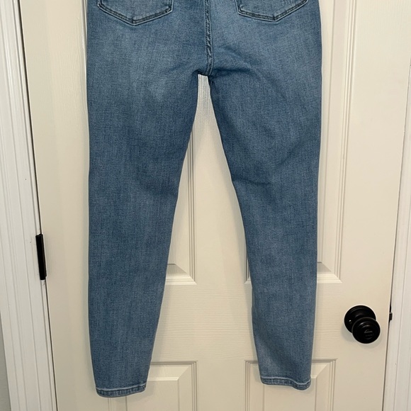 Judy Blue Women’s High Rise Light Wash Skinny Fit Distressed Jeans Sz 7/28 - Picture 6 of 12